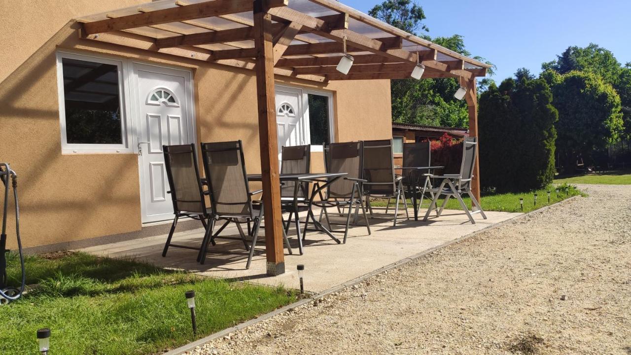 Lelle Lelke Apartmanház Apartamento Balatonlelle Exterior foto
