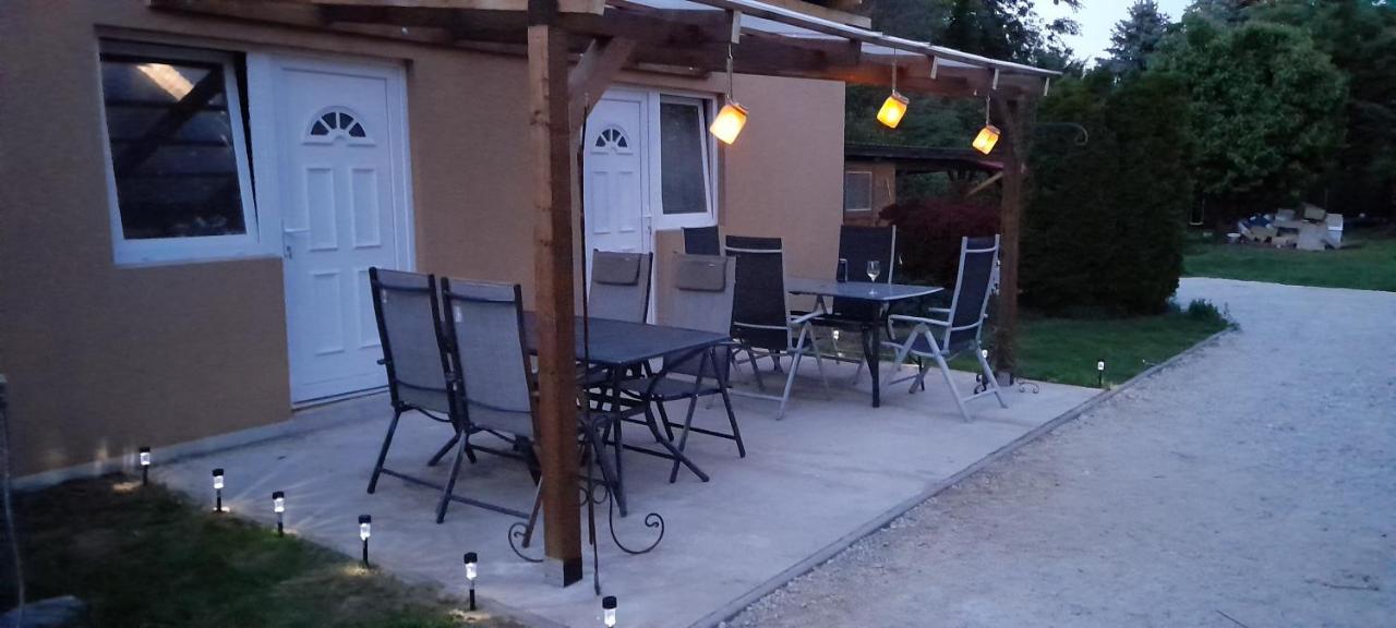Lelle Lelke Apartmanház Apartamento Balatonlelle Exterior foto