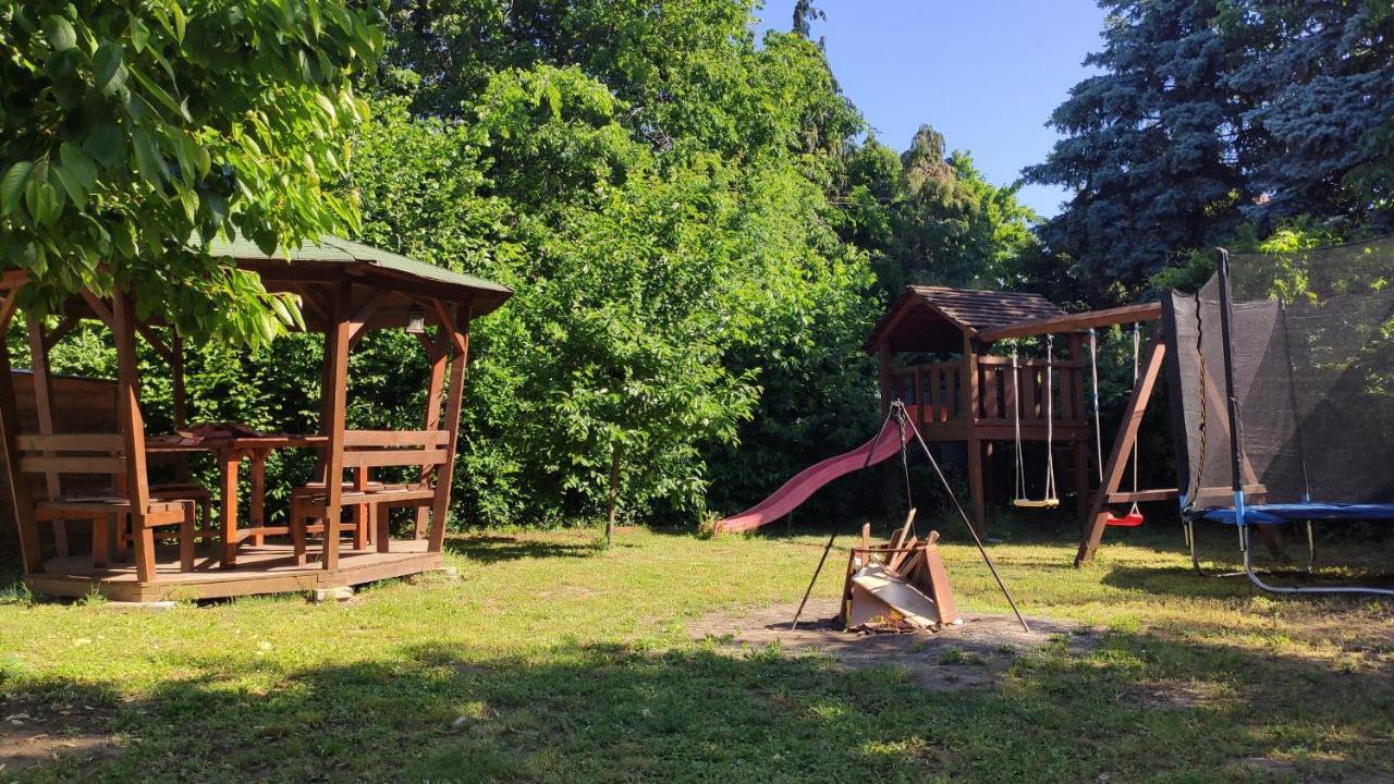 Lelle Lelke Apartmanház Apartamento Balatonlelle Exterior foto