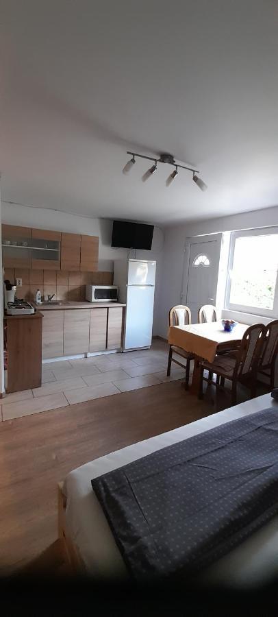 Lelle Lelke Apartmanház Apartamento Balatonlelle Exterior foto